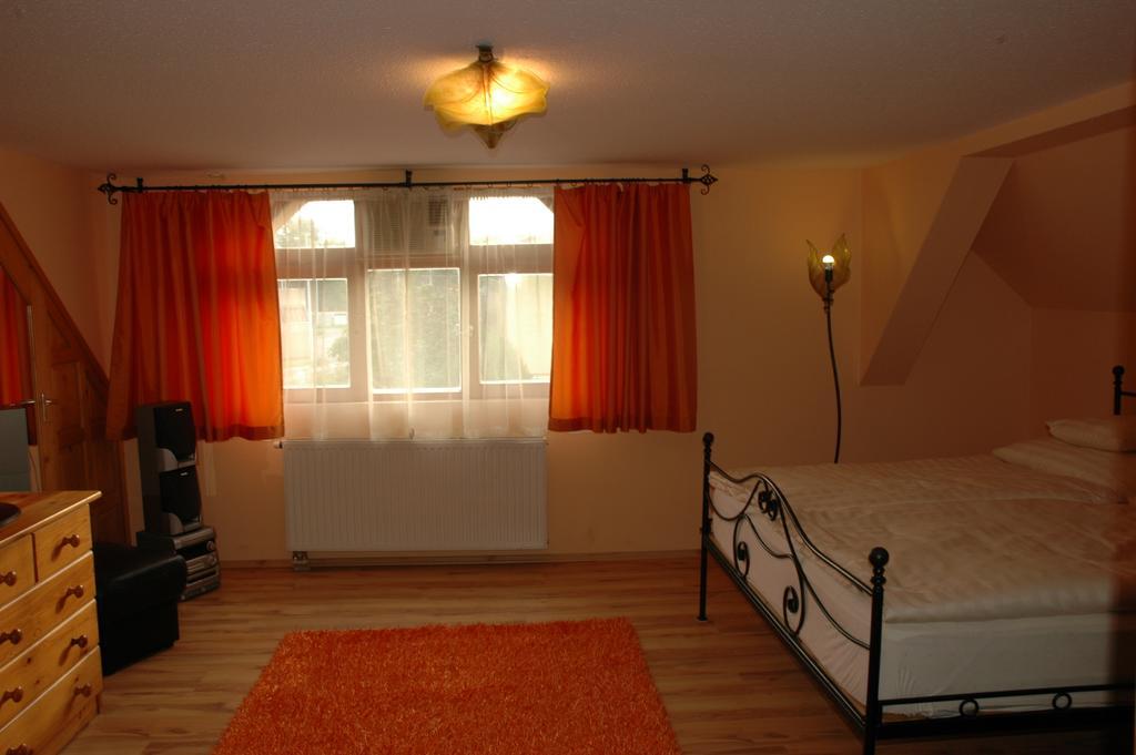 Alom Kucko Apartman Zalaegerszeg Chambre photo